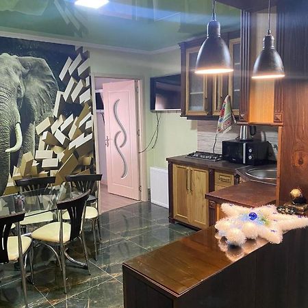 Art Hole Bed & Breakfast Кутаиси Екстериор снимка