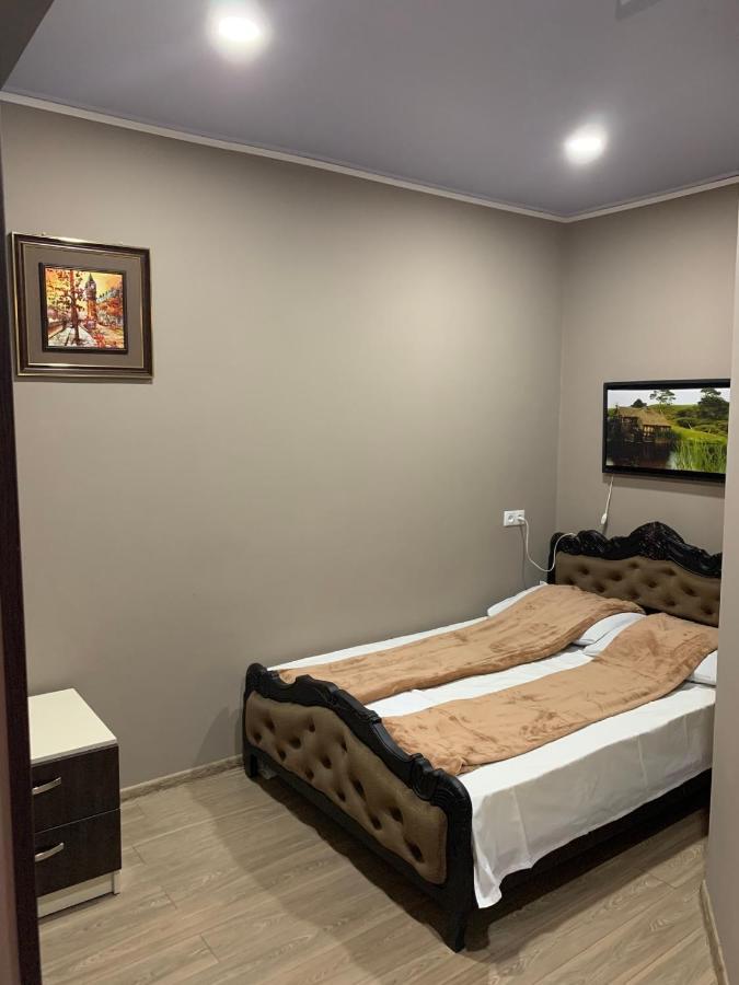 Art Hole Bed & Breakfast Кутаиси Екстериор снимка