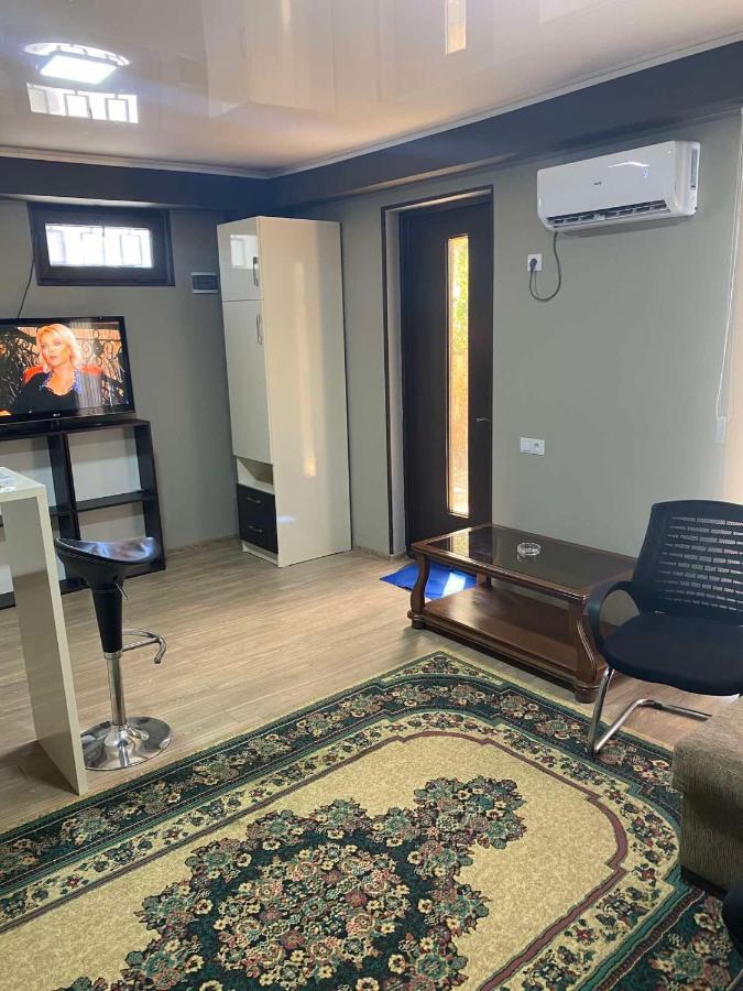 Art Hole Bed & Breakfast Кутаиси Екстериор снимка