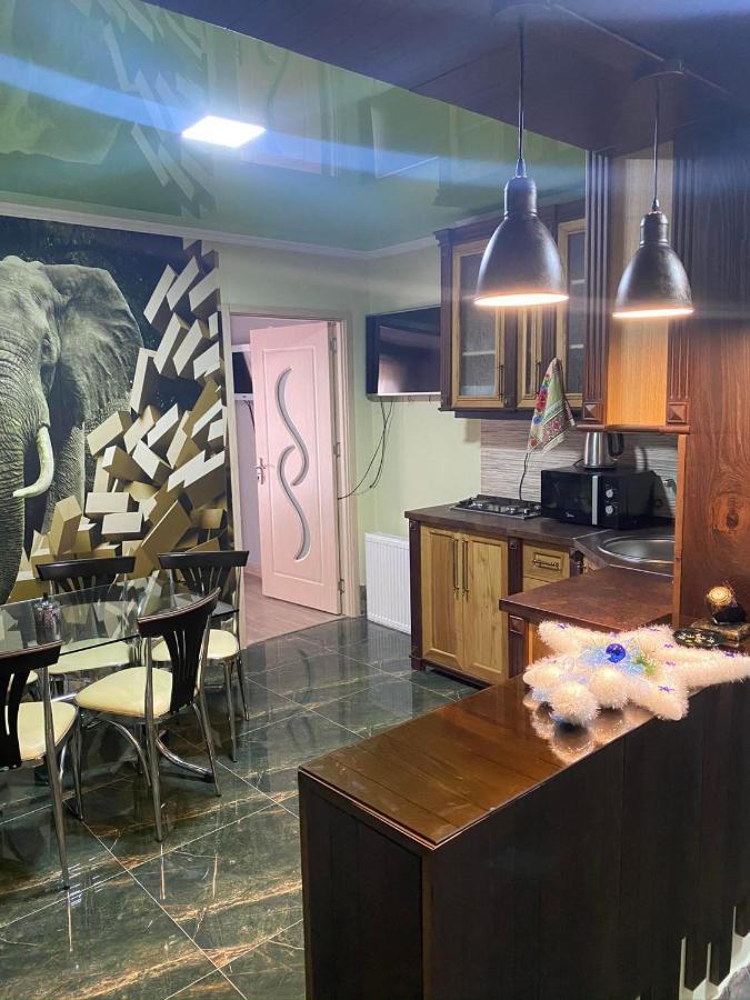 Art Hole Bed & Breakfast Кутаиси Екстериор снимка