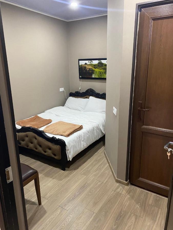 Art Hole Bed & Breakfast Кутаиси Екстериор снимка