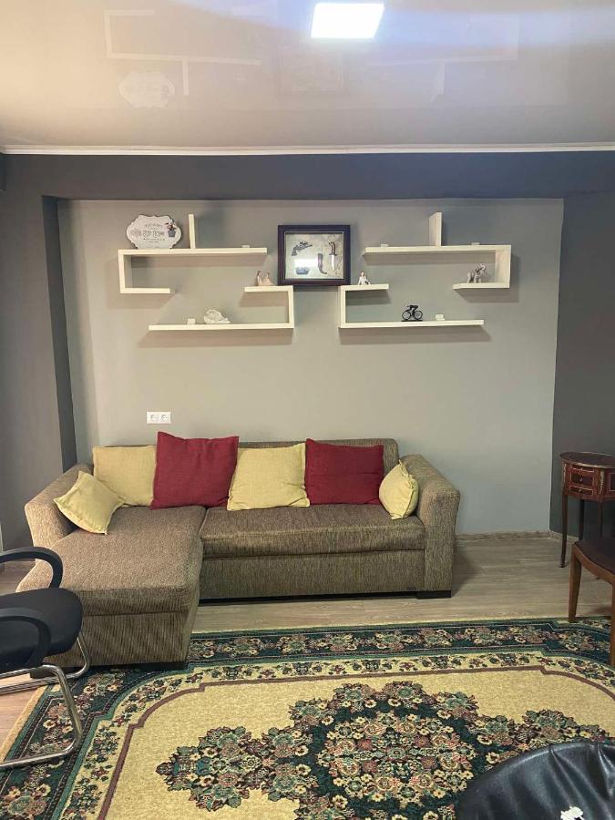 Art Hole Bed & Breakfast Кутаиси Екстериор снимка