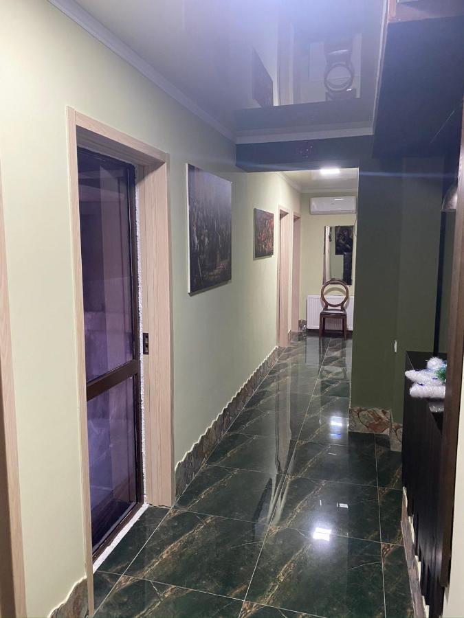 Art Hole Bed & Breakfast Кутаиси Екстериор снимка