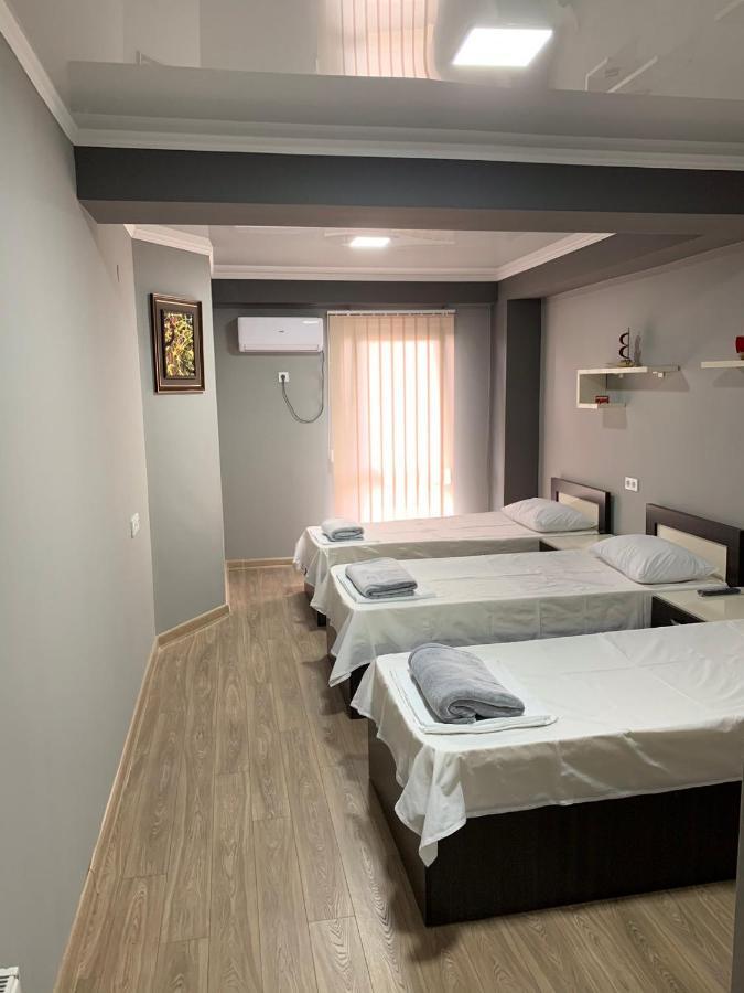 Art Hole Bed & Breakfast Кутаиси Екстериор снимка