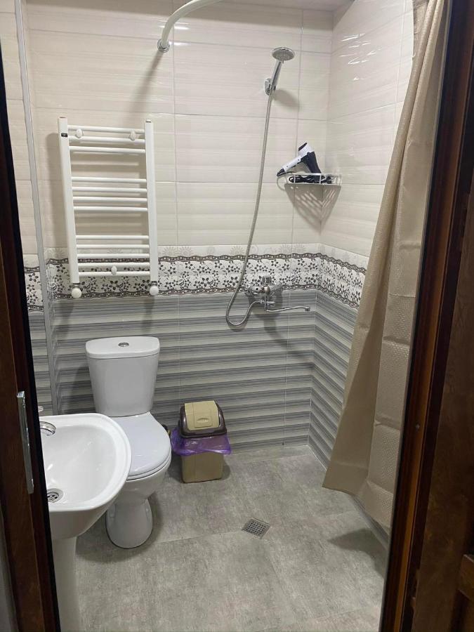 Art Hole Bed & Breakfast Кутаиси Екстериор снимка