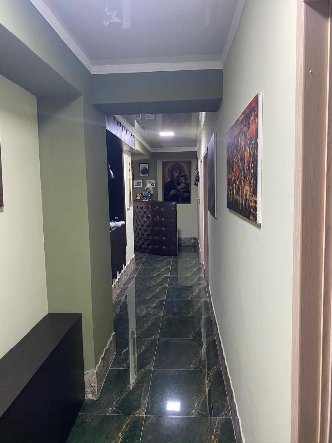 Art Hole Bed & Breakfast Кутаиси Екстериор снимка