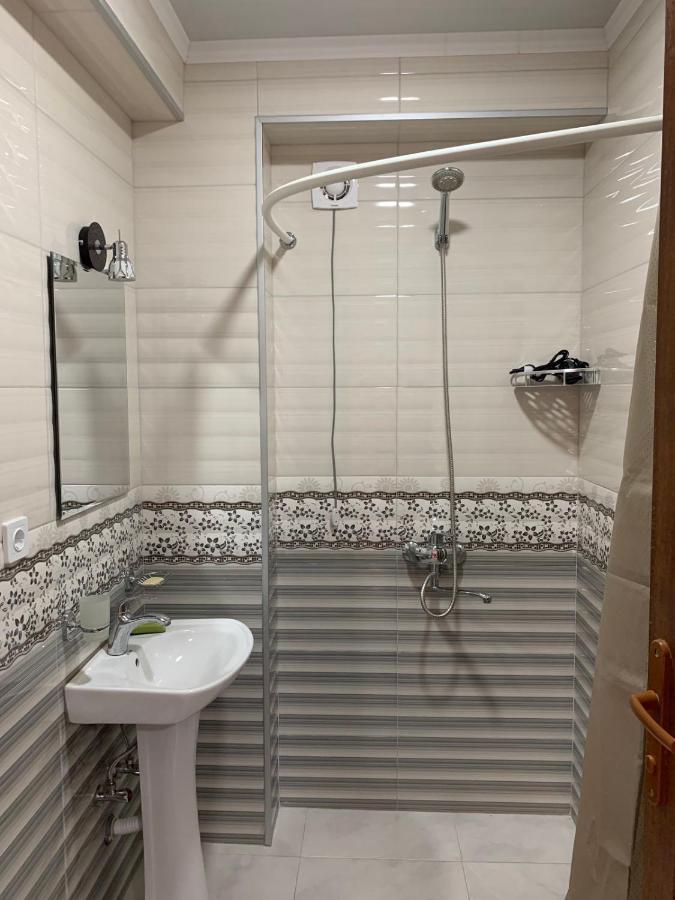 Art Hole Bed & Breakfast Кутаиси Екстериор снимка
